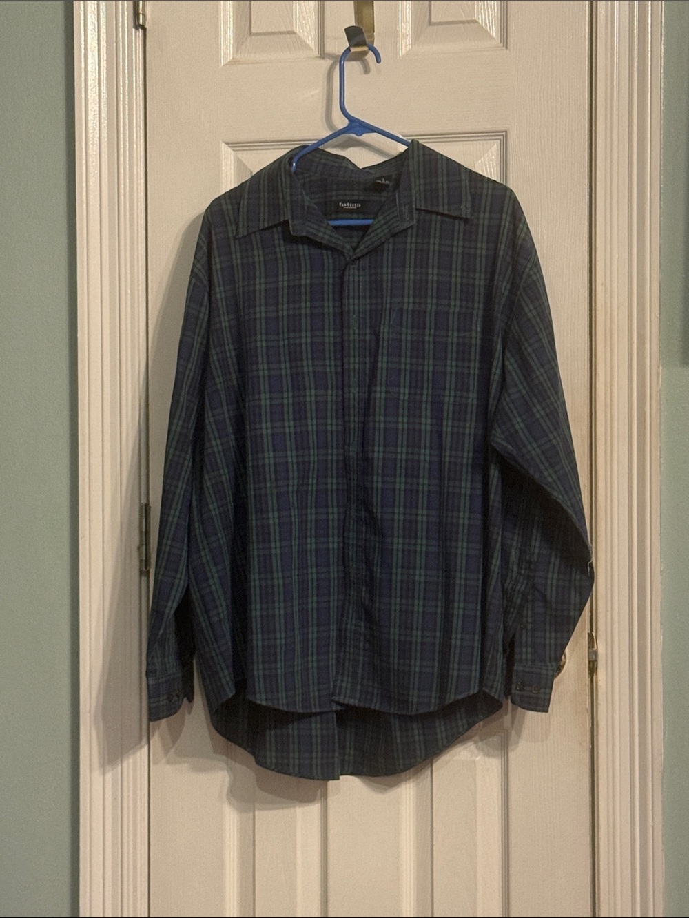 Van Heusen Men's Navy & Green Plaid Long-Sleeve Button-Down Shirt